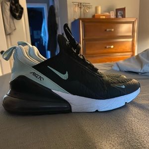 Women's Nike Air 270, black and aqua, size 6.5
